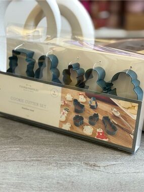 THRESHOLD 5pc stainless steel cookie cutter set